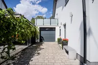 Garage mit Außenstellplatz