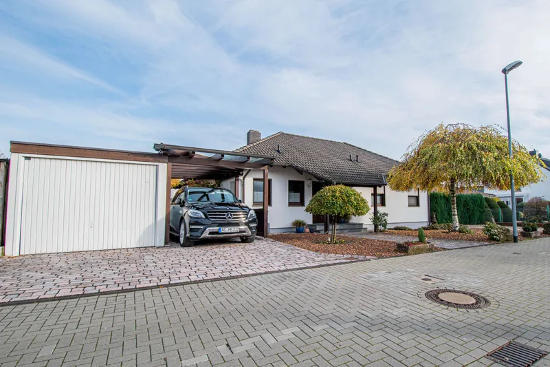 Eschweiler-Hehlrath: Freistehender Bungalow in begehrter Lage zum Verkauf!