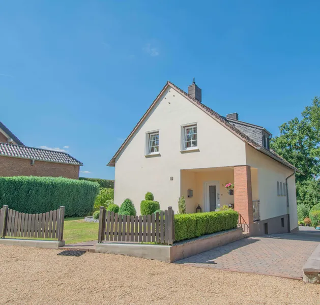 Jülich-Kirchberg: Freistehendes Einfamilienhaus mit großem Garten zum Verkauf!