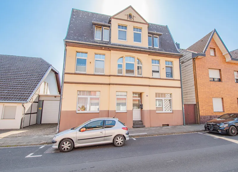 Alsdorf-Zentrum: Gem&uuml;tliche 2-Zimmer Dachgeschosswohnung zu vermieten!