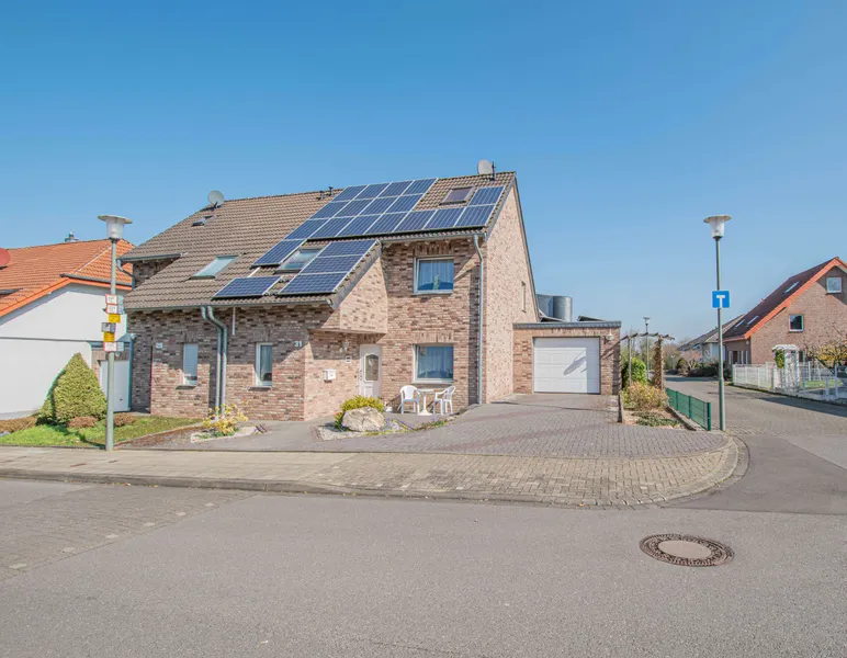 Alsdorf-Begau: Einfamilienhaus mit Garten und ger&auml;umiger Garage zu vermieten!