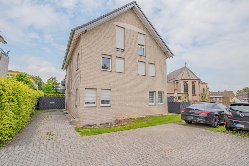 J&uuml;lich-Kirchberg: Gro&szlig;z&uuml;gige 4-Zimmer Maisonettewohnung mit eigenem Garten zu vermieten!