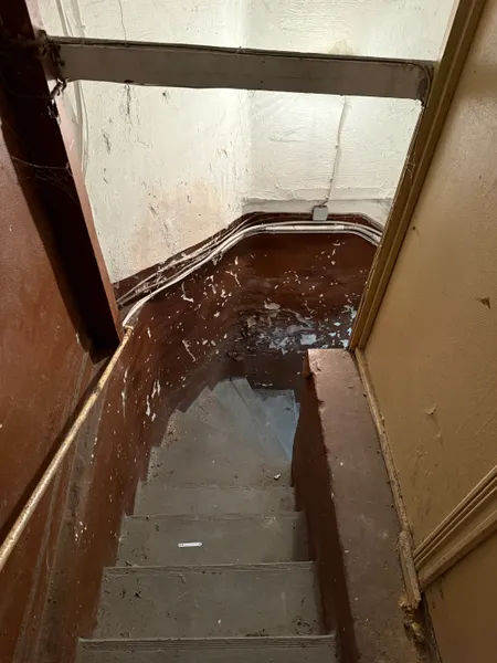 Kellerabgang Haupthaus