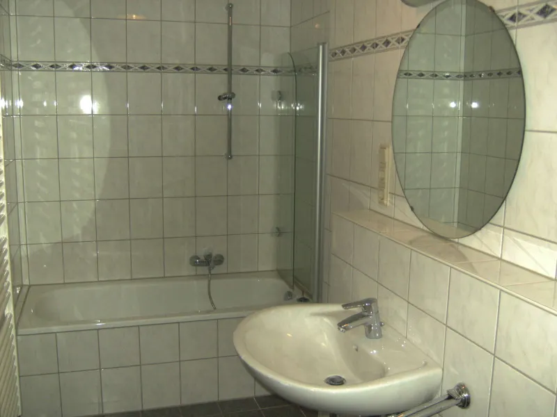 Bad m. Badewanne 2.OG