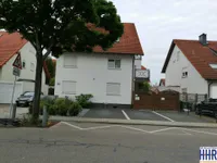 Kfz-Stellplatz vor dem Haus