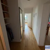 Flur mit schönem Parkett