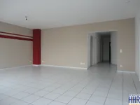 Offener Zugang vom Wohnzimmer in den Flur