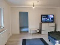 Wohnraum mit Zugang zum Schlafzimmer