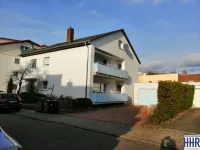 Zugang auf der Hausrückseite