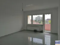 Wohnzimmer mit Balkonzugang