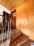 Treppenhaus - Wohnungseingang OG