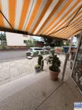 Terrasse mit Sonnenmarkise