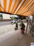 Terrasse mit Sonnenmarkise