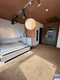 mit Zugang zum Badezimmer