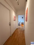 mit Blick Richtung Wohnzimmer