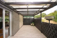 seitliche Terrasse