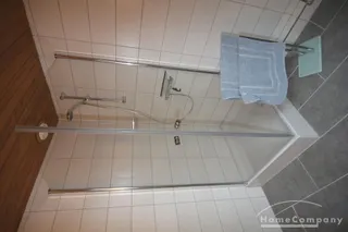 Hübsche 2-Zimmer-Dachgeschoßwohnung in Kiel-Heikendorf mit großer Dachterrasse, möbliert