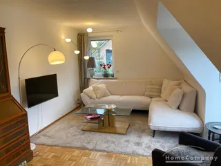 Helle und freundliche 2-Zimmer-Dachgeschosswohnung in ruhiger Lage in Kiel, möbliert