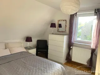 Helle und freundliche 2-Zimmer-Dachgeschosswohnung in ruhiger Lage in Kiel, möbliert
