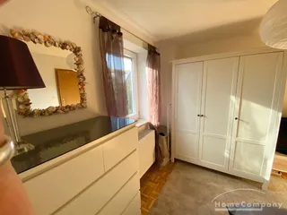 Helle und freundliche 2-Zimmer-Dachgeschosswohnung in ruhiger Lage in Kiel, möbliert