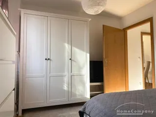 Helle und freundliche 2-Zimmer-Dachgeschosswohnung in ruhiger Lage in Kiel, möbliert