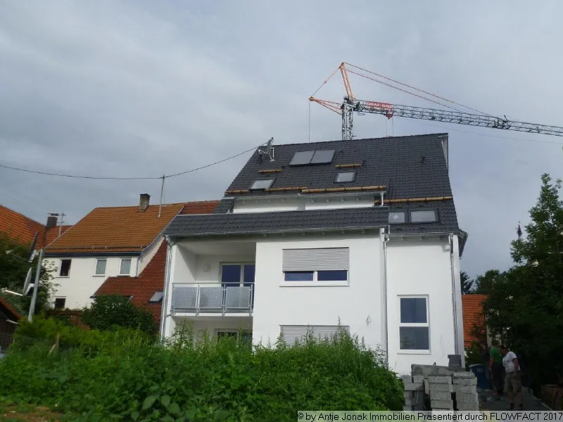 Moderne und großzügige 2,5 Zimmer-Wohnung mit Terrasse oder Balkon in sonniger Lage von Köngen