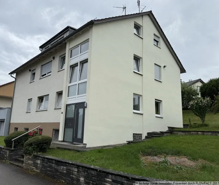 Große und familienfreundliche 3,5 Zimmer-Wohnung mit sonnigem Balkon und Gartennutzung in Uhingen