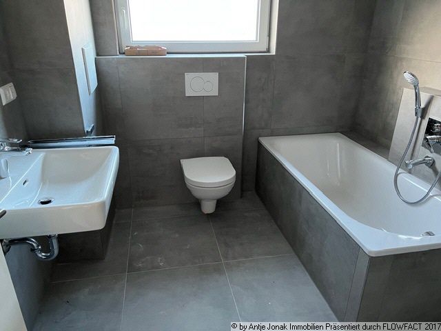 Gro&szlig;z&uuml;gige und moderne Erdgeschosswohnung mit sonniger Terrasse u. Garten in K&ouml;ngen