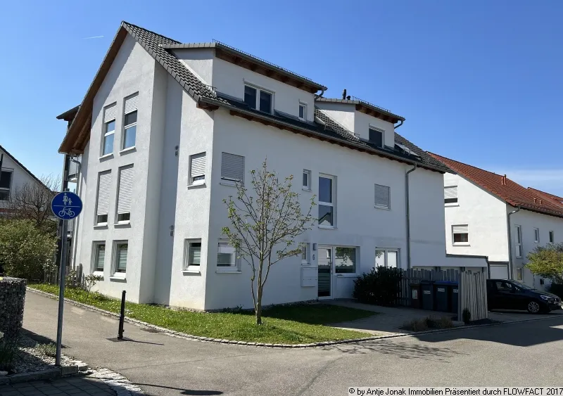 Gro&szlig;z&uuml;gige 4,5 Zimmer-Wohnung mit 2 Balkonen , Garage u. Stellplatz in Gro&szlig;bettlingen