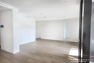 Sachsenhausen 8065917 - Wahrzeichen Henninger Turm, wenn Wohnen zum Erlebnis wird!