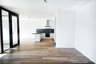 Sachsenhausen 8065917 - Wahrzeichen Henninger Turm, wenn Wohnen zum Erlebnis wird!