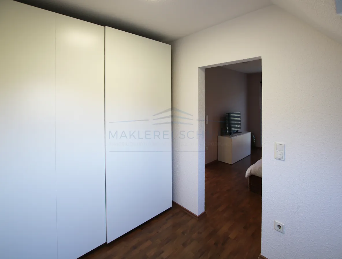 Begehbarer Kleiderschrank-Büro 2