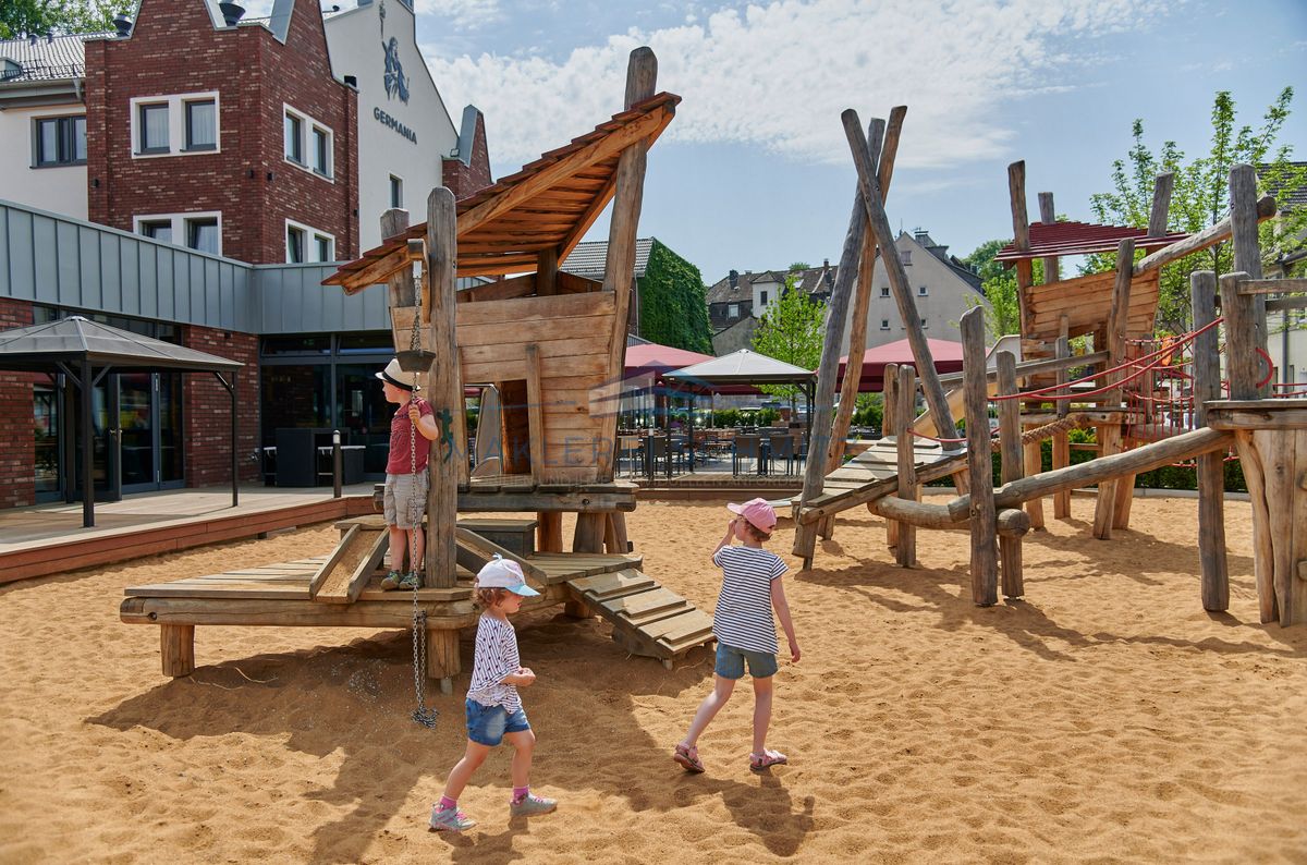 Kinder auf Spielplatz I