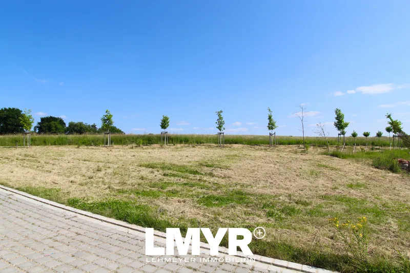 EFH/MFH Bebauung möglich: Traumgrundstück mit Weitblick