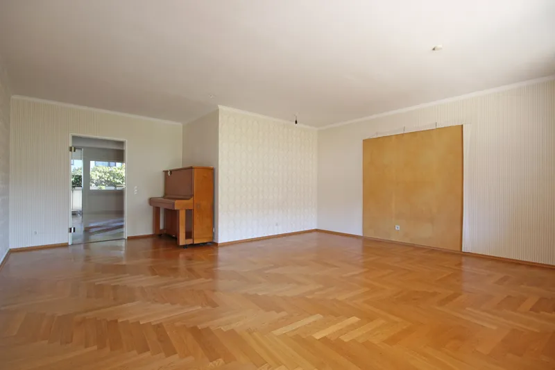 Geräumige Wohnung mit hochwertiger Einbauküche, Loggia und Tiefgarage