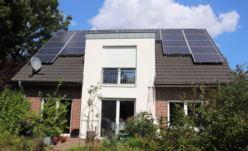 Neuwertig und energieeffizient: Hochwertiges Einfamilienhaus mit Wärmepumpe und PV-Anlage