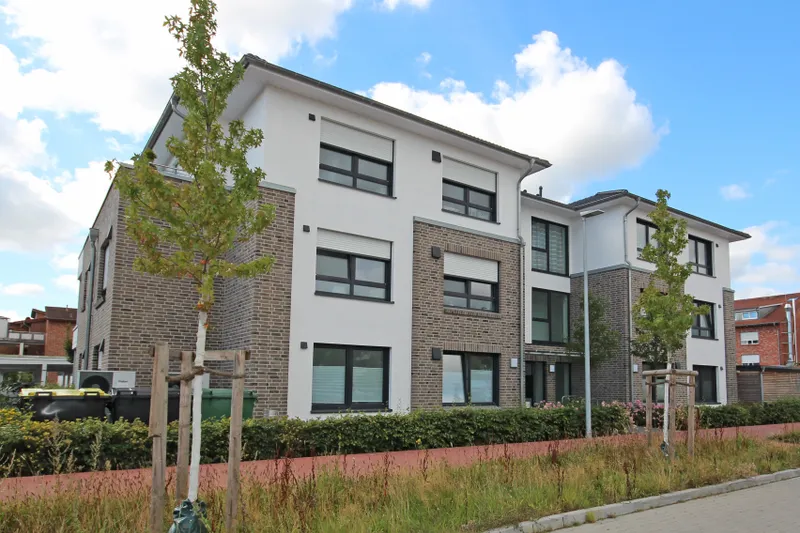 Exklusiv und neuwertig: Erdgeschosswohnung mit Doppelcarport in Leeste!