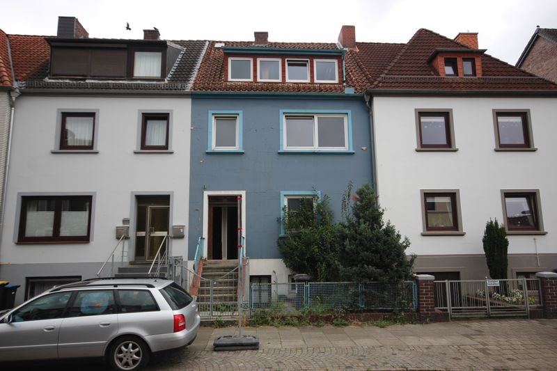 Sanierungsbed&uuml;rftiges Reihenmittelhaus mit zwei Wohneinheiten in Bremen-Hemelingen