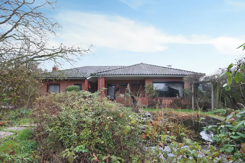 Viel Platz & viel Potenzial: Sanierungsbed&uuml;rftiger Bungalow mit gro&szlig;em Garten in ruhiger, l&auml;ndlicher Lage