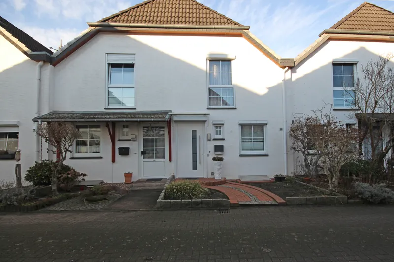 Reihenmittelhaus mit kleinem Garten und Garage in Weyhe-Leeste