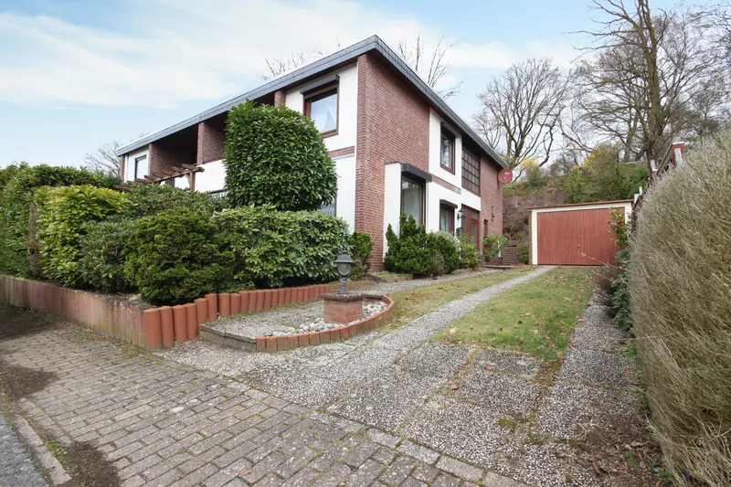Doppelhaush&auml;lfte mit Terrasse und Garage in ruhiger Lage von Barrien