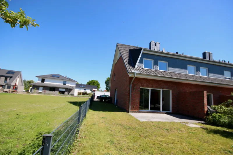 Investment: Modernes Reihenendhaus mit Doppelgarage in Leeste