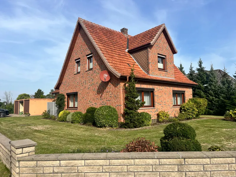 RESERVIERT! Viel Platz f&uuml;r Ihre Ideen: EFH mit gro&szlig;em Potenzial in ruhiger Randlage